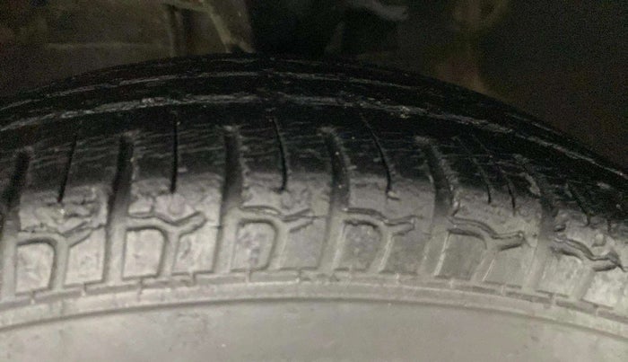 2015 Hyundai i10 MAGNA 1.1, Petrol, Manual, 22,244 km, Left Front Tyre Tread
