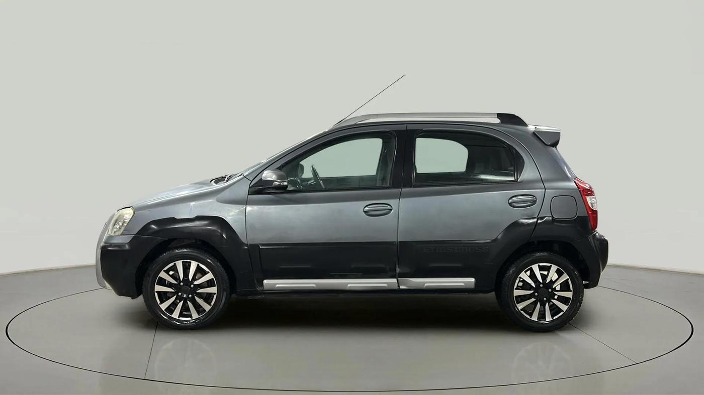 2014 Toyota Etios CROSS 1.2 G, Petrol, Manual, 69,670 km, Left Side