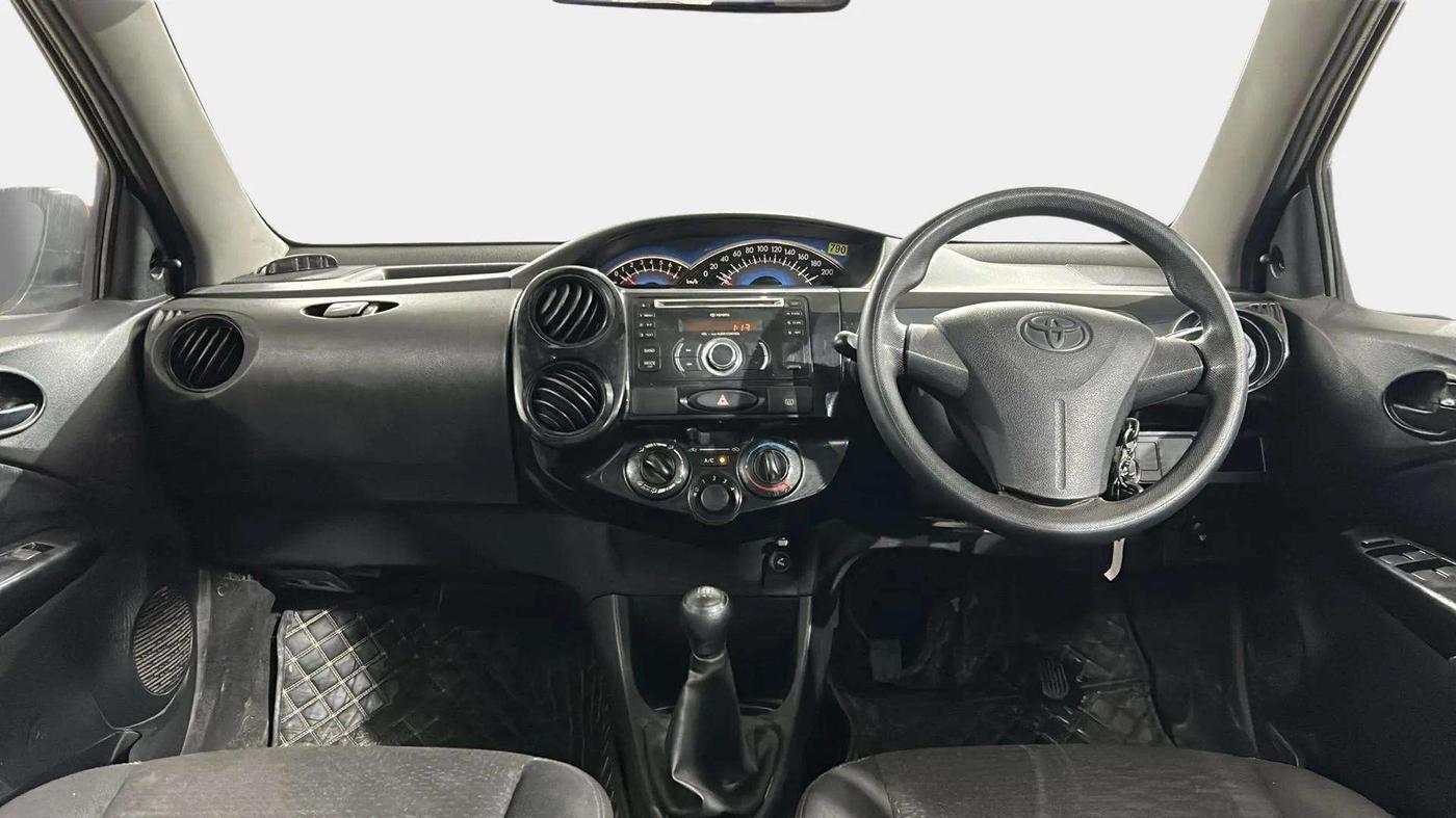 2014 Toyota Etios CROSS 1.2 G, Petrol, Manual, 69,670 km, Dashboard