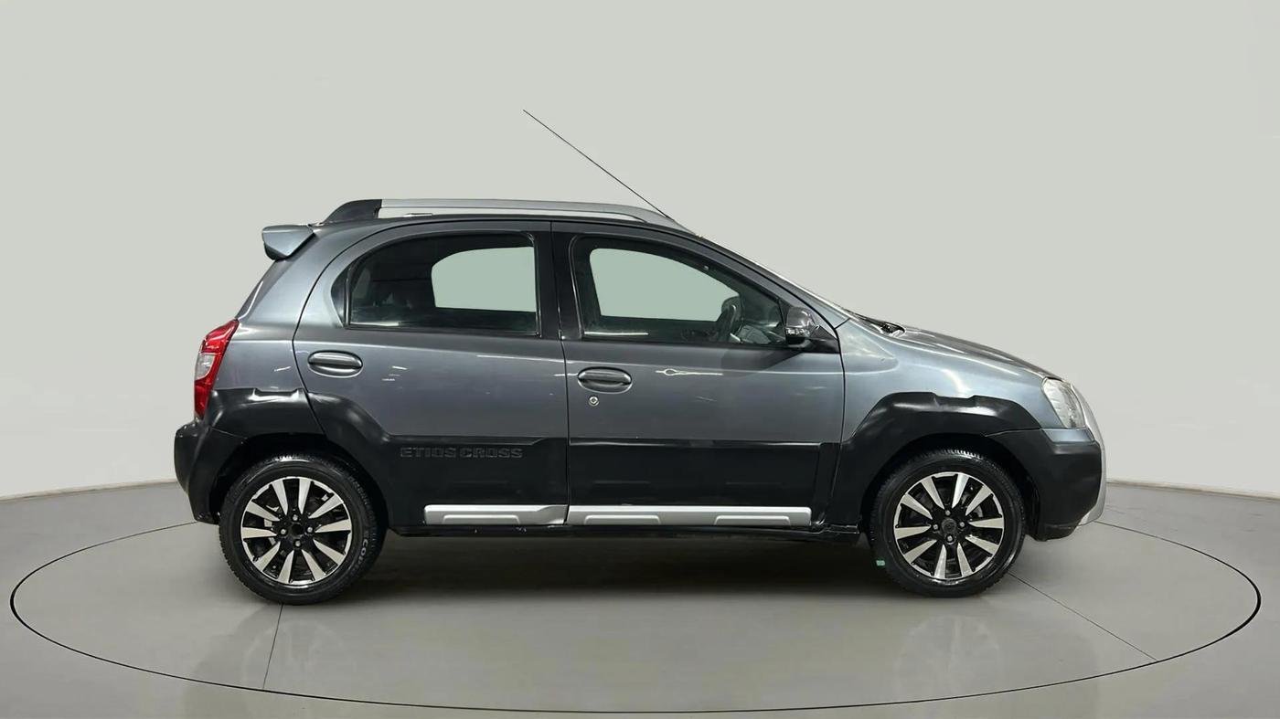 2014 Toyota Etios CROSS 1.2 G, Petrol, Manual, 69,670 km, Right Side View