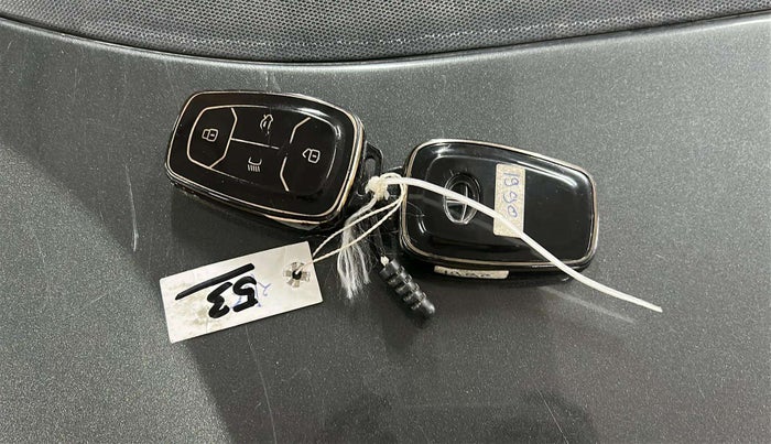 2023 Tata ALTROZ XZA, Petrol, Automatic, 32,570 km, Key Close Up