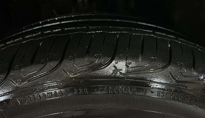 2023 Tata ALTROZ XZA, Petrol, Automatic, 32,570 km, Right Front Tyre Tread