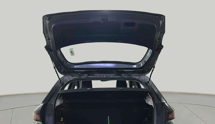 2023 Tata ALTROZ XZA, Petrol, Automatic, 32,570 km, Boot Door Open