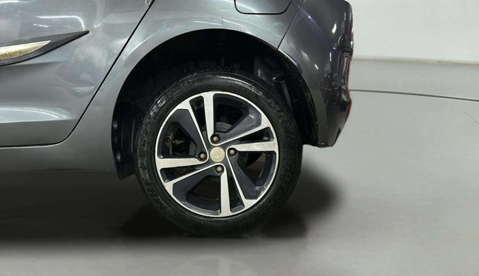 2023 Tata ALTROZ XZA, Petrol, Automatic, 32,570 km, Left Rear Wheel
