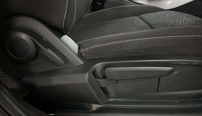 2023 Tata ALTROZ XZA, Petrol, Automatic, 32,570 km, Driver Side Adjustment Panel