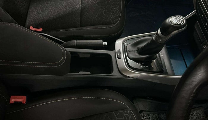 2023 Tata ALTROZ XZA, Petrol, Automatic, 32,570 km, Gear Lever