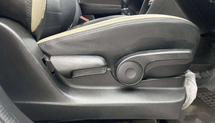 2022 Toyota URBAN CRUISER PREMIUM GRADE AT, Petrol, Automatic, 53,129 km, Driver Side Adjustment Panel