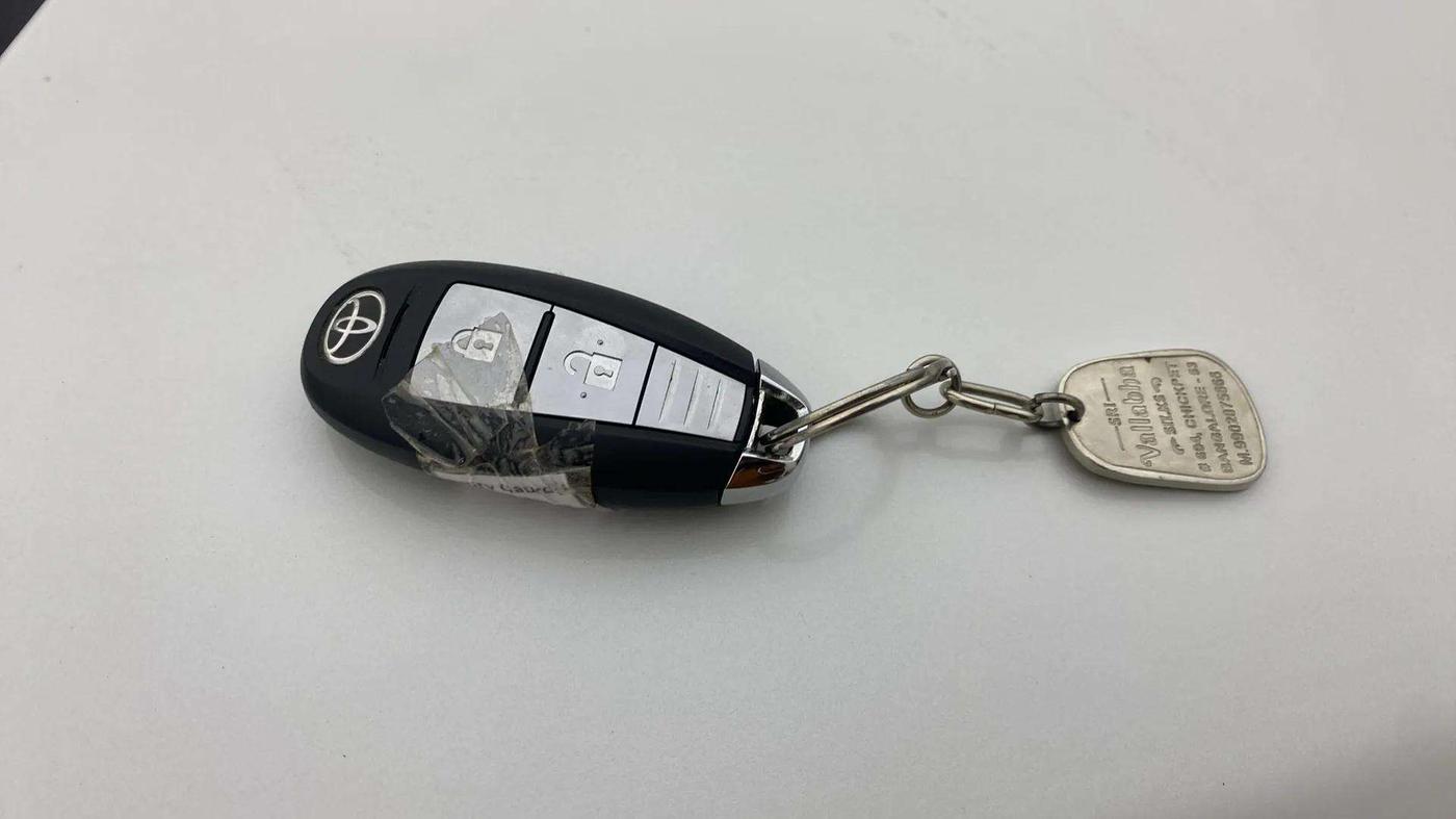 2022 Toyota URBAN CRUISER PREMIUM GRADE AT, Petrol, Automatic, 53,218 km, Key Close Up