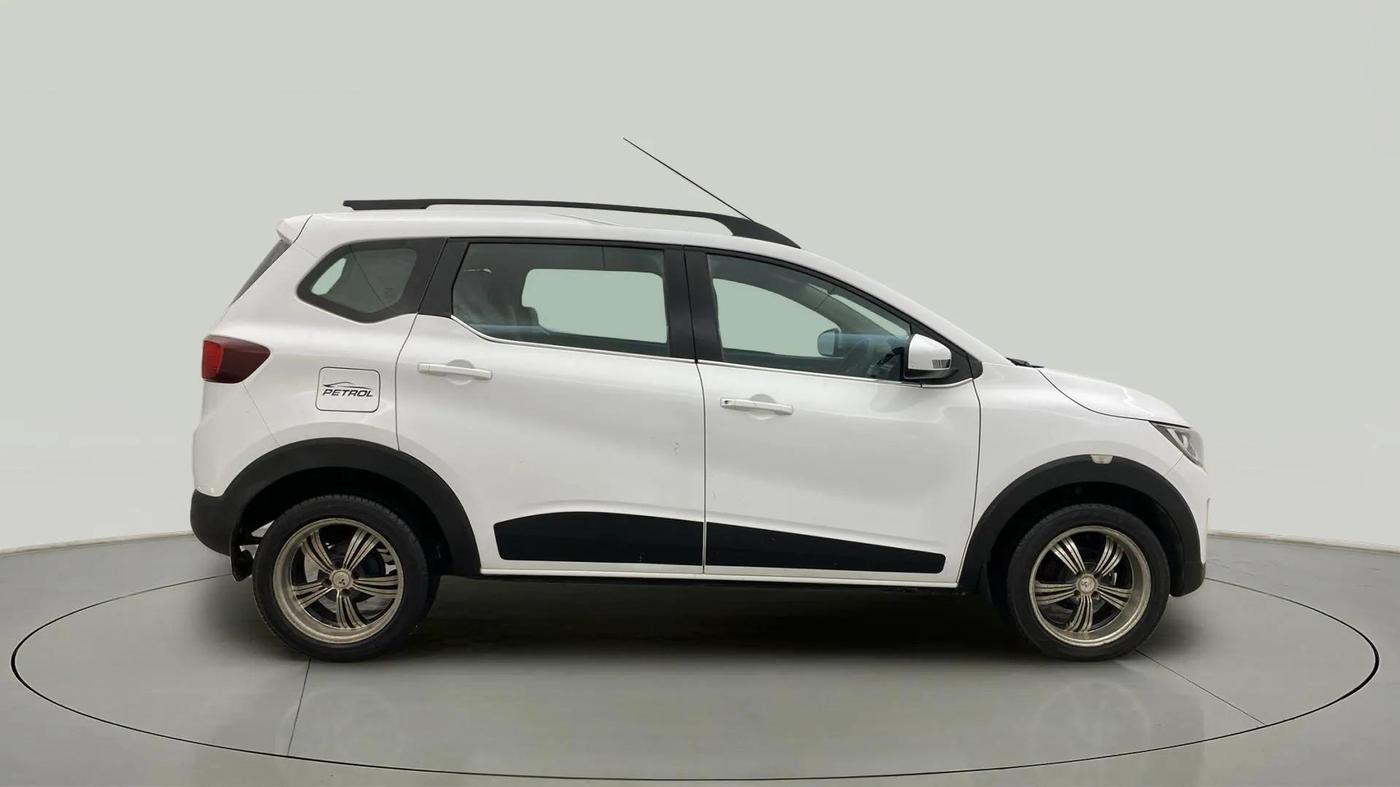 2021 Renault TRIBER RXT, Petrol, Manual, 48,732 km, Right Side View