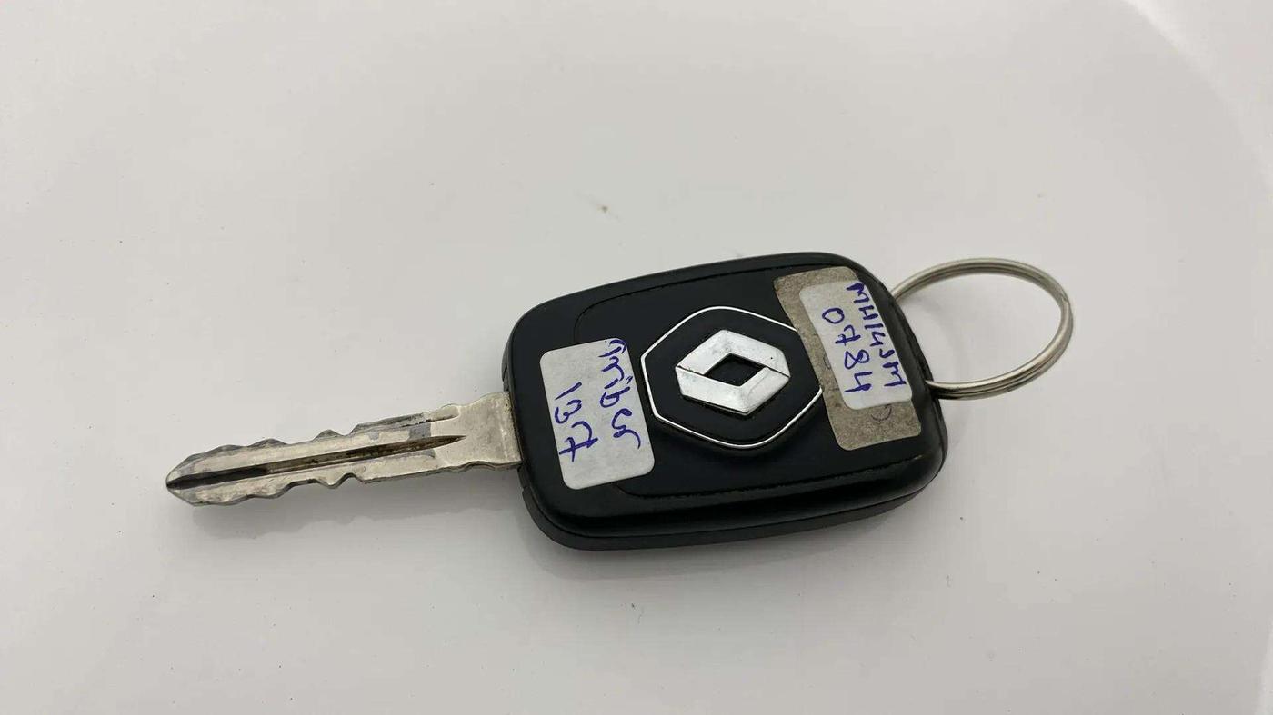 2021 Renault TRIBER RXT, Petrol, Manual, 48,732 km, Key Close Up