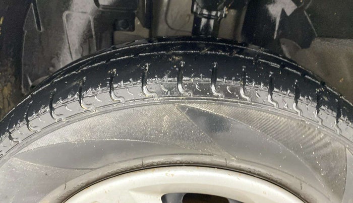 2018 Renault Kwid RXT 1.0 (O), Petrol, Manual, 26,175 km, Left Front Tyre Tread