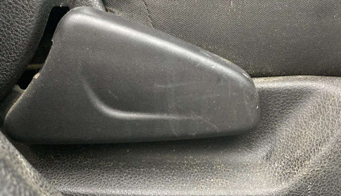 2018 Renault Kwid RXT 1.0 (O), Petrol, Manual, 26,175 km, Driver Side Adjustment Panel