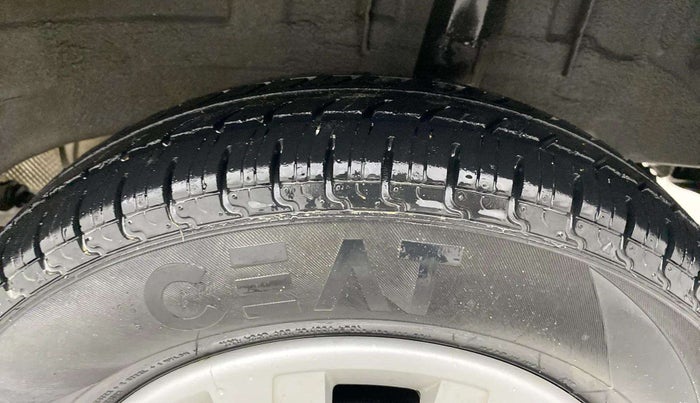 2018 Renault Kwid RXT 1.0 (O), Petrol, Manual, 26,175 km, Left Rear Tyre Tread