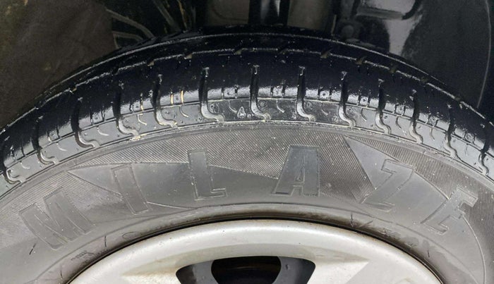 2018 Renault Kwid RXT 1.0 (O), Petrol, Manual, 26,175 km, Right Front Tyre Tread