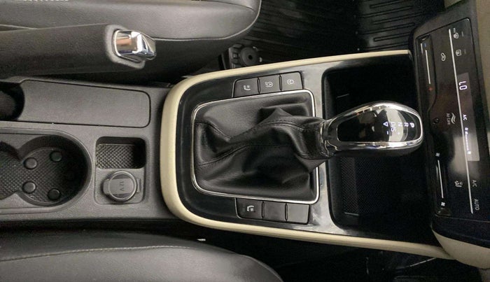 2022 Skoda SLAVIA STYLE 1.0L TSI AT, Petrol, Automatic, 30,046 km, Gear Lever