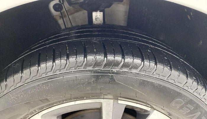 2022 Skoda SLAVIA STYLE 1.0L TSI AT, Petrol, Automatic, 30,046 km, Right Front Tyre Tread