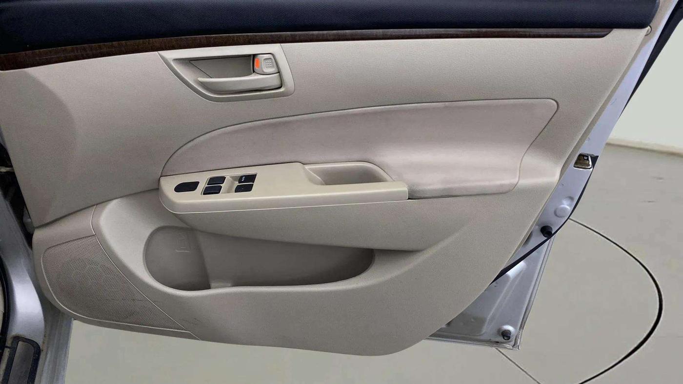 2015 Maruti Swift Dzire LXI (O), Petrol, Manual, 98,939 km, Driver Side Door Panels Control