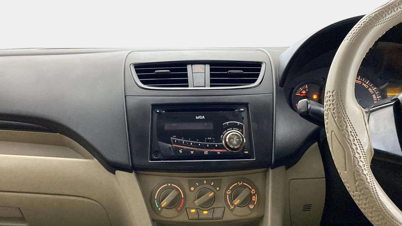 2015 Maruti Swift Dzire LXI (O), Petrol, Manual, 98,939 km, Air Conditioner
