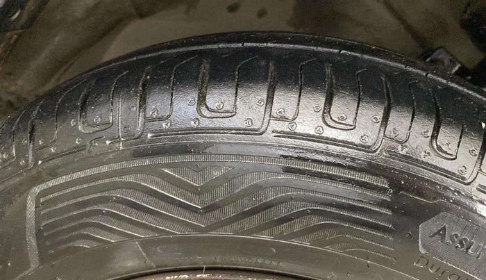 2015 Maruti Swift Dzire LXI (O), Petrol, Manual, 98,939 km, Right Front Tyre Tread