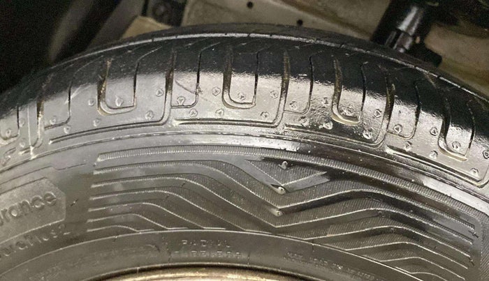 2015 Maruti Swift Dzire LXI (O), Petrol, Manual, 98,939 km, Left Rear Tyre Tread