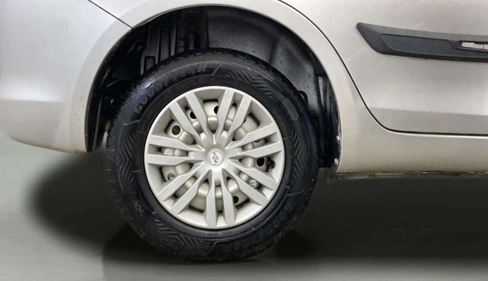 2015 Maruti Swift Dzire LXI (O), Petrol, Manual, 98,939 km, Right Rear Wheel