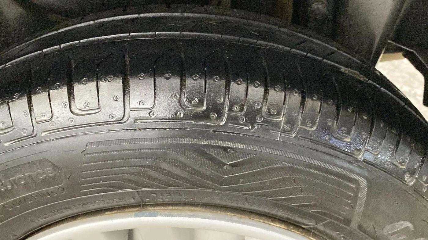 2015 Maruti Swift Dzire LXI (O), Petrol, Manual, 98,939 km, Right Rear Tyre Tread