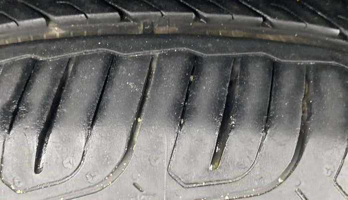 2017 Volkswagen Vento HIGHLINE PETROL AT, Petrol, Automatic, 51,353 km, Right Rear Tyre Tread