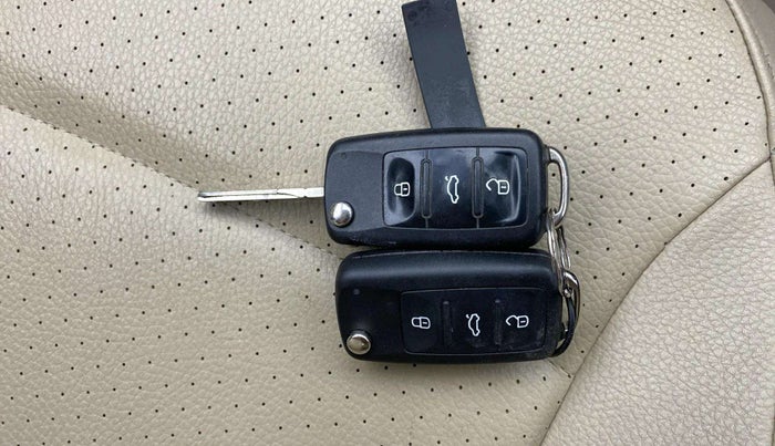 2017 Volkswagen Vento HIGHLINE PETROL AT, Petrol, Automatic, 51,353 km, Key Close Up