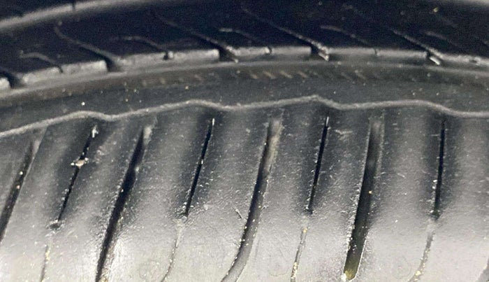2017 Volkswagen Vento HIGHLINE PETROL AT, Petrol, Automatic, 51,353 km, Left Front Tyre Tread