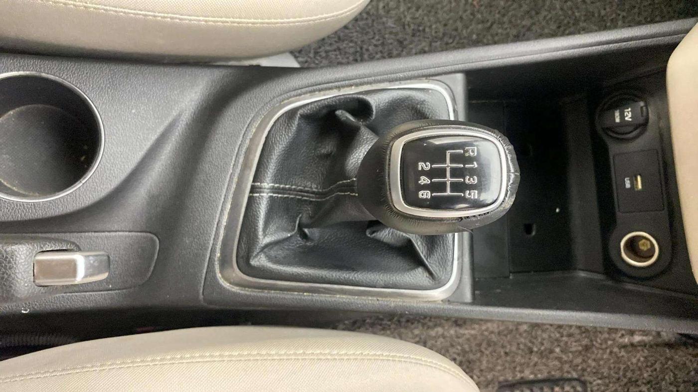 2021 Hyundai Verna SX 1.5 VTVT, Petrol, Manual, 36,420 km, Gear Lever