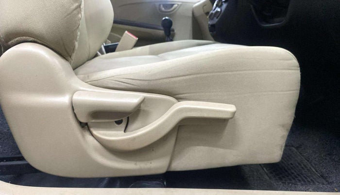 2013 Honda Amaze 1.2L I-VTEC S, CNG, Manual, 50,637 km, Driver Side Adjustment Panel