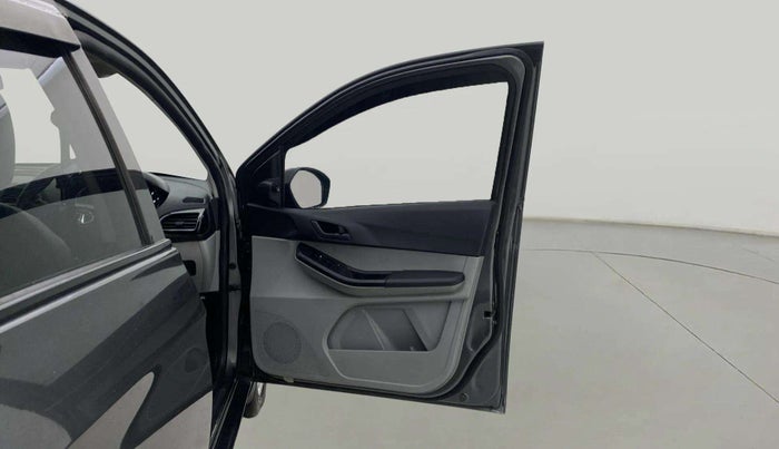 2022 Tata Tiago XT CNG, CNG, Manual, 71,425 km, RHS Front Door