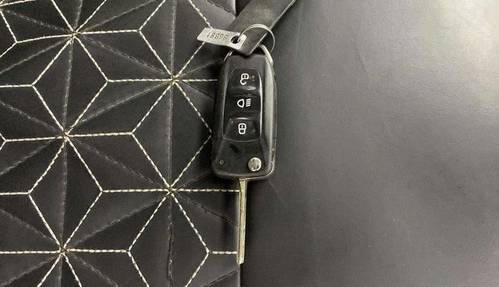 2022 Tata Tiago XT CNG, CNG, Manual, 71,425 km, Key Close Up