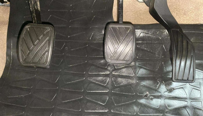 2014 Maruti Swift Dzire VXI, Petrol, Manual, 71,841 km, Pedals