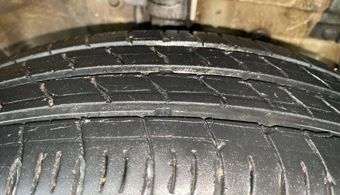 2014 Maruti Swift Dzire VXI, Petrol, Manual, 71,841 km, Right Front Tyre Tread