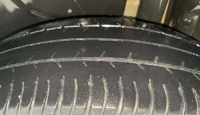 2014 Maruti Swift Dzire VXI, Petrol, Manual, 71,841 km, Left Rear Tyre Tread
