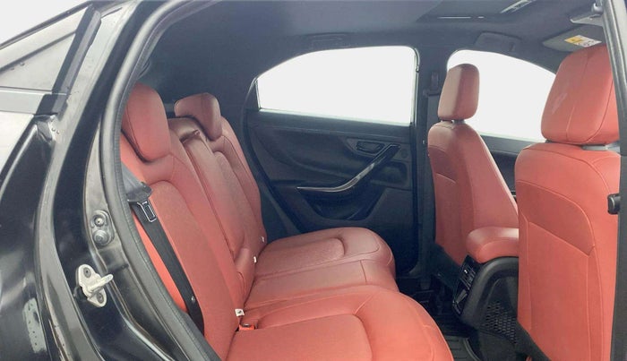 2023 Tata NEXON XZA PLUS LUX SUNROOF DARK DIESEL, Diesel, Automatic, 31,597 km, Right Side Rear Door Cabin