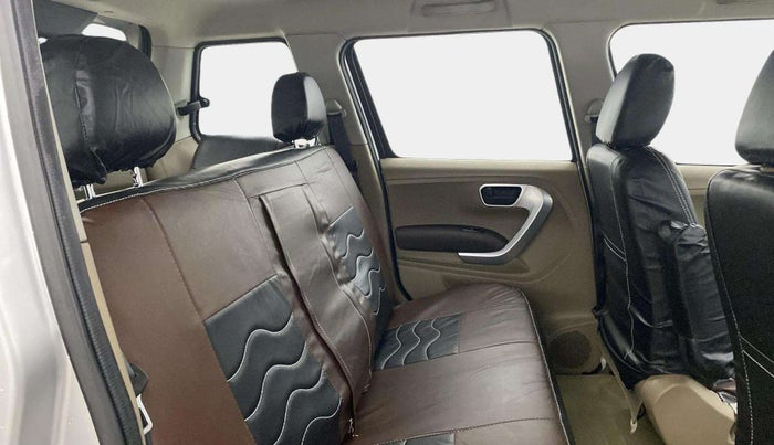 2016 Mahindra TUV300 T8, Diesel, Manual, 78,458 km, Right Side Rear Door Cabin