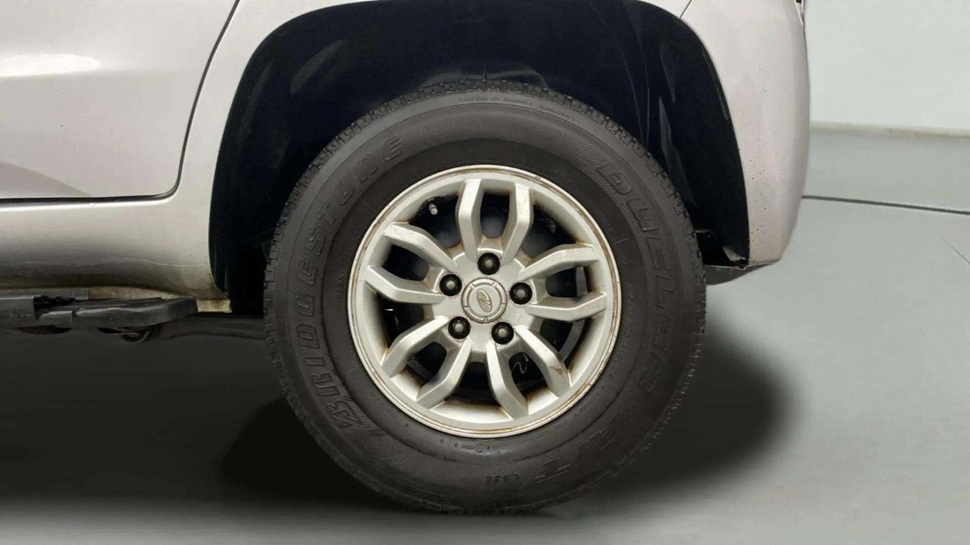 2016 Mahindra TUV300 T8, Diesel, Manual, 78,458 km, Left Rear Wheel