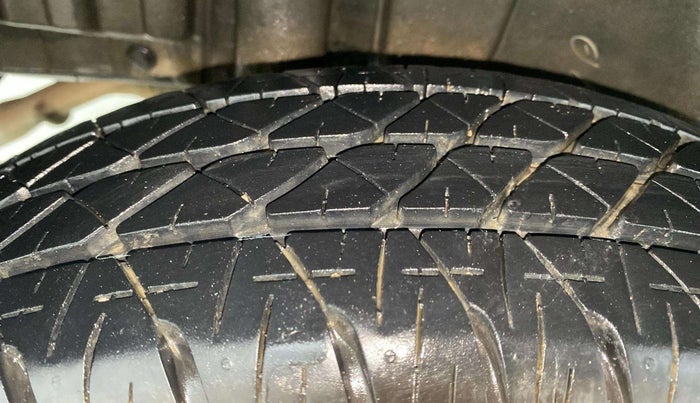 2014 Maruti Swift VXI, Petrol, Manual, 73,094 km, Right Rear Tyre Tread