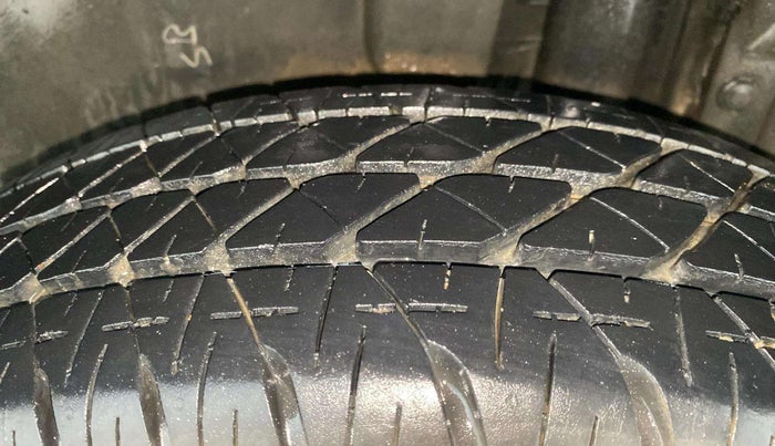 2014 Maruti Swift VXI, Petrol, Manual, 73,094 km, Left Rear Tyre Tread