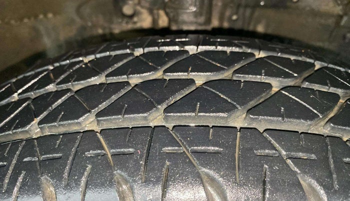 2014 Maruti Swift VXI, Petrol, Manual, 73,094 km, Right Front Tyre Tread