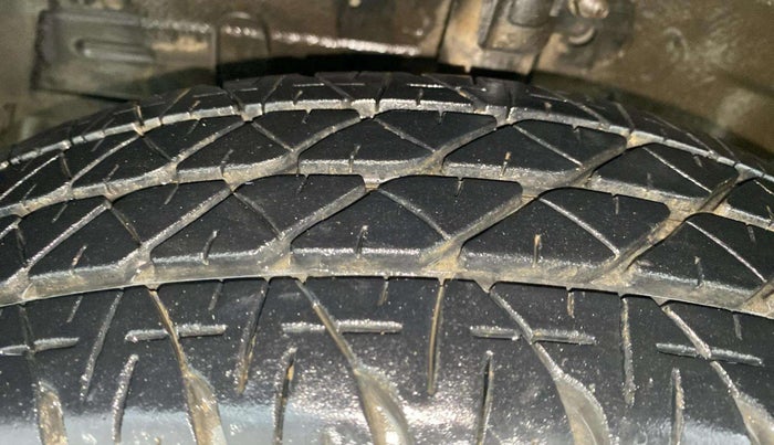 2014 Maruti Swift VXI, Petrol, Manual, 73,094 km, Left Front Tyre Tread