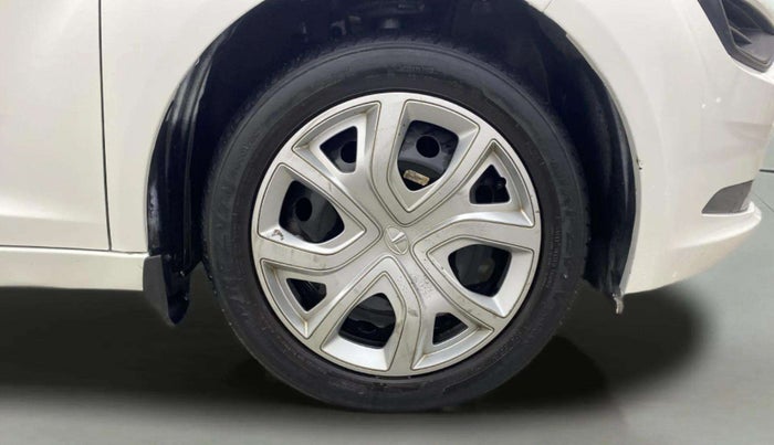 2022 Tata ALTROZ XM PLUS PETROL, Petrol, Manual, 33,844 km, Right Front Wheel