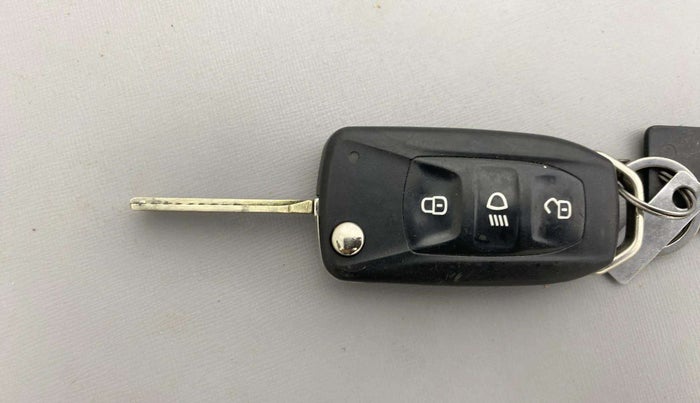 2022 Tata ALTROZ XM PLUS PETROL, Petrol, Manual, 33,844 km, Key Close Up