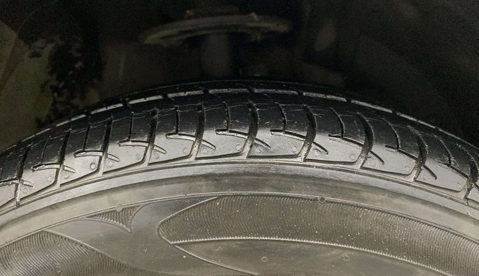 2017 Maruti Baleno DELTA PETROL 1.2, Petrol, Manual, 37,330 km, Right Front Tyre Tread