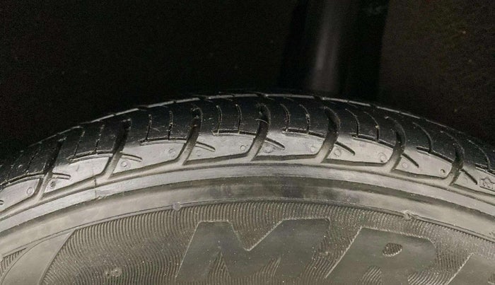 2017 Maruti Baleno DELTA PETROL 1.2, Petrol, Manual, 37,330 km, Left Rear Tyre Tread