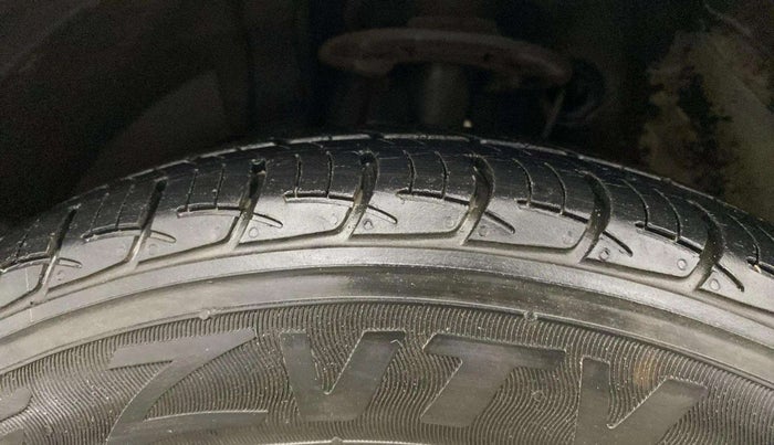 2017 Maruti Baleno DELTA PETROL 1.2, Petrol, Manual, 37,330 km, Left Front Tyre Tread