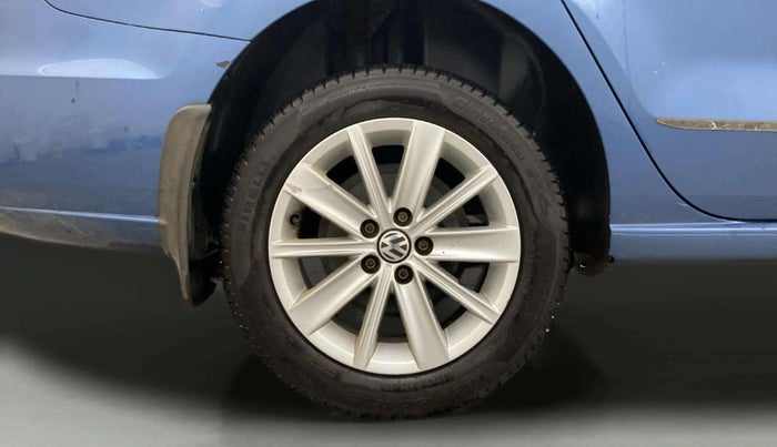 2016 Volkswagen Vento 1.2 TSI HIGHLINE PLUS AT, Petrol, Automatic, 74,809 km, Right Rear Wheel