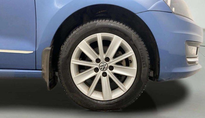 2016 Volkswagen Vento 1.2 TSI HIGHLINE PLUS AT, Petrol, Automatic, 74,809 km, Right Front Wheel